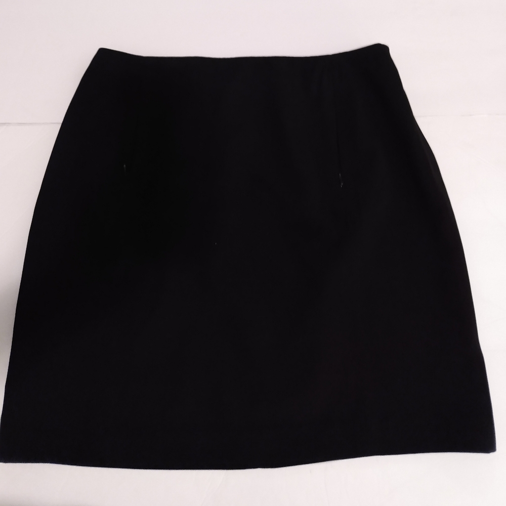 Harve Benard Black mini skirt size 12.